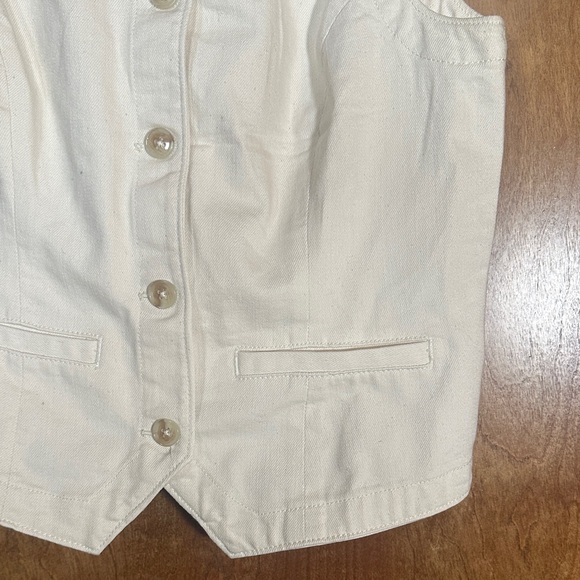 Banana Republic Cream Sleeveless Button-Up Top - Picture 3 of 4